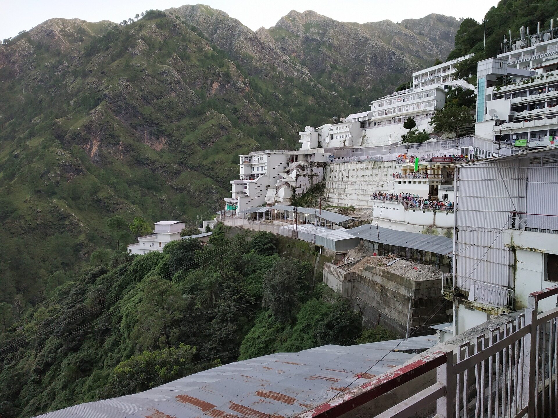 Divine Journey to Vaishno Devi: 3-Day Spiritual Retreat in the Lap of the Himalayas